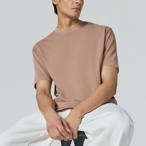Camiseta de hombre de corte casual y regular con lavado ácido, logotipo personalizado, de secado rápido, de algodón teñido liso, fabricada en Pakistán - Product Image 2