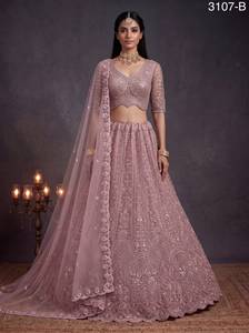 Lehenga Choli de mariage haut de gamme pour femme avec broderie perlée intégrale, broderie de sequins, motifs en fils et travail de motifs, Dupattas de créateur - Product Image 3
