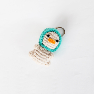 Porte-clés canard au crochet fait main, canard en tricot cyan, breloque amigurumi pour sac, pendentif pour sac à dos, objet d'art pur, cadeau artisanal - Product Image 2