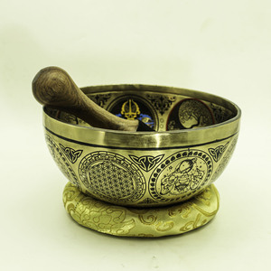 NBTE- 7 Bols chantants himalayens en métal faits à la main avec des motifs sculptés fins - Product Image 2