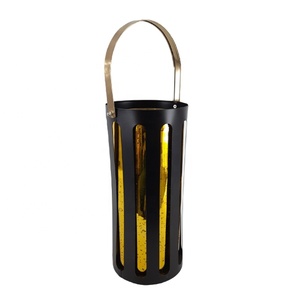 Linterna decorativa de lujo para el hogar, Color dorado, vidrio y hierro, acabado de latón personalizado - Product Image 1