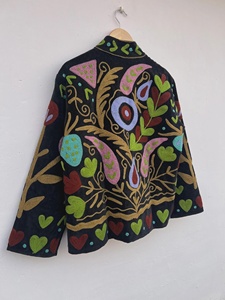 Chaqueta de Terciopelo con Diseño Floral Artístico para Mujer, Bordado Suzani Bohemio Hecho a Mano, Chaqueta Corta Étnica Tradicional para Invierno, Idea de Regalo - Product Image 2