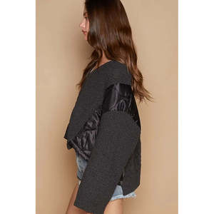 Suéter con cuello en V para mujer con parche acolchado de punto de cable POL - Product Image 2