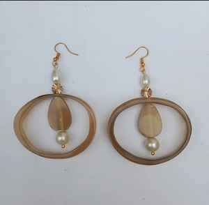 Pendientes de Aro Hechos a Mano con Cuerno de Búfalo, Joyería Ligera y Natural para Mujer, Accesorio de Moda Moderno, Ecológico y Sostenible - Product Image 3