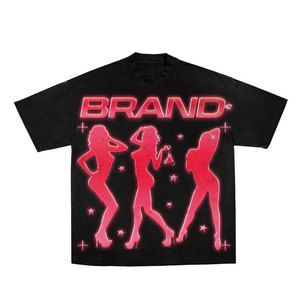 FREEZY APPARELS T-shirt noir à manches courtes pour homme, logo imprimé numériquement sur le devant, motif silhouette rose, style streetwear, col rond, coupe ample - Product Image 5