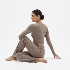 Conjunto Deportivo para Mujer, Top Corto de Manga Larga y Pantalones Anchos de Cintura Alta, para Yoga, Ejercicio y Fitness - Product Image 6