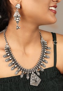 Conjunto de Collar y Pendientes con Aspecto de Plata Oxidada, con Piedra Negra y Pendientes a Juego - Product Image 3