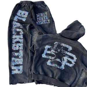 Conjunto Deportivo con Logotipo Personalizado y Pedrería, Corte Holgado, para Uso Diario, Sudadera con Capucha y Pantalones Brillantes con Pedrería - Product Image 1