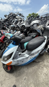Moto d'occasion en gros avec kit de pièces gratuit, marque japonaise, prête à rouler, expédition en conteneur dans le monde entier - Product Image 5