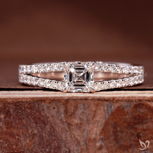 แหวนเพชรทรง Asscher 0.5 กะรัต ฝังเพชรแบบ Split Pave วงแหวนทองคำขาว 10K รับรองโดย IGI แหวนหมั้น - Product Image 1
