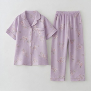Ensemble de survêtement pour homme en polyester durable avec détails réfléchissants, équipement de course nocturne, sécurité et visibilité pour les séances d'entraînement - Product Image 3