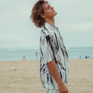 Camisa estampada para hombre, manga corta, tropical, floral, informal, con botones, para playa, verano, vibrante, colorida, top, camisa de verano para hombre - Product Image 2