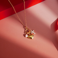 Collier délicat en acier inoxydable plaqué or 18 carats avec pendentif cœur et croix en perle