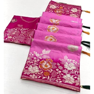 Sari de mariage en soie douce avec broderie Zari et blouse non cousue, rose - Product Image 1