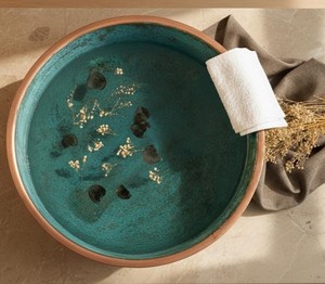 Bol de pédicure en métal vert de qualité supérieure, élégant bassin de trempage des pieds pour des soins confortables à domicile et en salon professionnel - Product Image 3