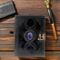 NEW ERA Schwarzes Leder-Hardcover-Tagebuch Fadenheftung Digitaldruck Drittes-Auge-Stein Keltisches Dreifachmond-Design 120 Blatt Geschenk