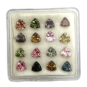 Turmalina natural multicolor con corte trillón de 5 mm, gema facetada para la fabricación de joyas, certificada por IGI. - Product Image 1