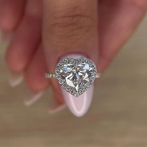 Anillo de Compromiso con Cristal Tallado en Forma de Corazón para Mujer, Plata 925 con Baño de Rodio, Engaste de Puntas en Racimo, Estilo Floral, Certificado IGI - Product Image 1