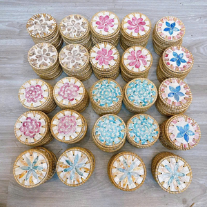 Sous-verre en rotin bohème avec incrustations, style floral et classique, marque TUYET DUNG, modèle FAD4, fabriqué au Vietnam - Product Image 2