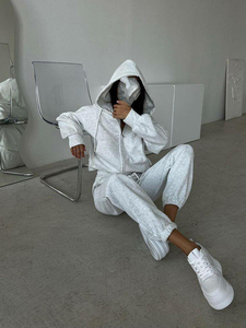 ชุดเซ็ตฮู้ดดี้ลำลองผ้าวอชดี้แบบครอปสำหรับผู้หญิง พร้อมกางเกงจ็อกเกอร์รูดเชือก ปักโลโก้ได้ตามต้องการ เหมาะสำหรับฤดูหนาว ชุดกีฬาสองชิ้น - Product Image 5