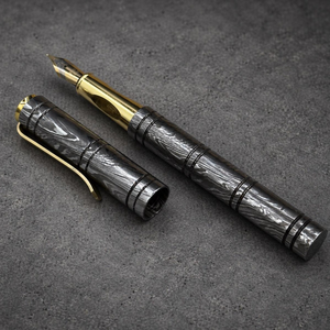 Stylo plume artisanal en acier Damas avec corps métallique à motifs de qualité supérieure, instrument d'écriture élégant, clip de poche, luxe personnalisé - Product Image 1