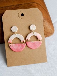 Boucles d'oreilles en résine faites à la main avec des designs uniques, accessoires de bijoux légers et tendance pour femmes, filles, fêtes, mariages - Product Image 6