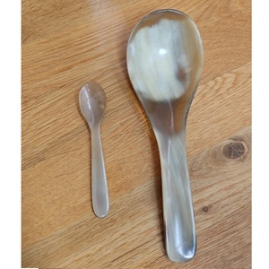 Cuillère en corne de buffle naturelle faite à la main, ustensile écologique artisanal pour épices, caviar, miel et repas quotidiens - Product Image 2