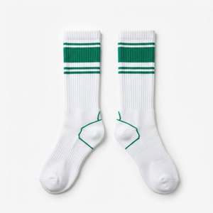 Chaussettes de cricket athlétiques légères et respirantes en tissu sportif, confortables pour l'entraînement et les matchs. - Product Image 1