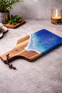 Tabla de Cortar Rectangular de Resina Hecha a Mano Azure Shore con Mango de Madera, 1.5 cm de Grosor, Ecológica y Apta para Lavavajillas - Product Image 5