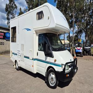 Remolque de lujo de alta gama para caravanas todoterreno de 26 pies con capacidad 4x4, refrigerador, almacenamiento y diseño inteligente para viajes familiares. - Product Image 1