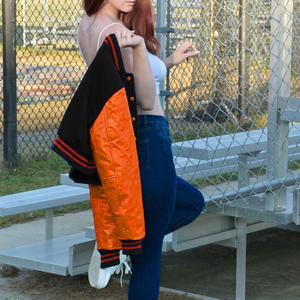 Chaqueta Corta Estilo Universitaria para Mujer, Negra y Naranja, Estilo Bomber, Mangas de Cuero Sintético, Ropa Exterior Informal, Moda Femenina - Product Image 4