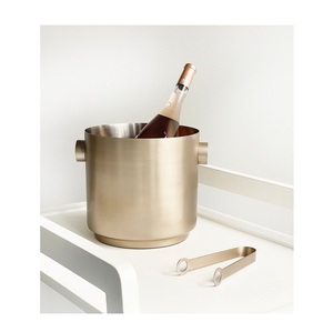 Ensemble seau à glace et pinces couleur or champagne moderne – Refroidisseur à vin en acier inoxydable isolé – Refroidisseur de boissons élégant et minimaliste - Product Image 1