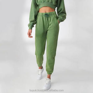 Conjunto de pantalón y Sudadera con capucha corta para mujer con logotipo personalizado al por mayor, ropa de entrenamiento transpirable para otoño, chándal estampado informal para invierno - Product Image 2