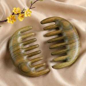 Peigne à cheveux en bois naturel, peigne de massage du cuir chevelu, peigne ovale en bois fait à la main avec des dents larges, artisanat naturel pour les soins des cheveux - Product Image 4
