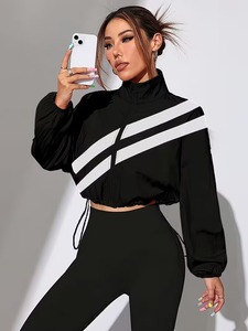 Vêtements de sport pour femmes, ensemble coordonné avec panneaux en chevron |   Ensemble de course et d'entraînement 2 pièces en tissu froissé avec leggings de compression - Product Image 4