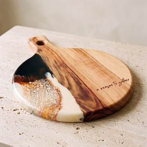 Tabla de cortar rectangular de madera Rezowood con mango de resina color verde azulado para uso en la cocina - Product Image 5