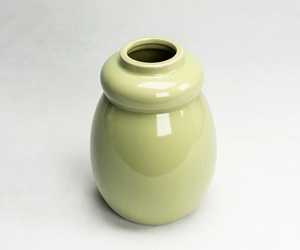 Jarrón Decorativo de Cerámica Chic con Acabado Brillante Color Pistacho, Diseño de Borde en Capas Único para Decoración Moderna del Hogar - Product Image 2