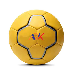 Balón de handball de calidad premium con superficie duradera y agarre fuerte para entrenamiento, partidos y juego en interiores y exteriores. - Product Image 1