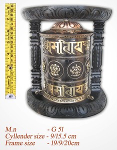 Figurine murale religieuse en laiton gravée avec mantra, roue de prière bouddhiste - Product Image 3