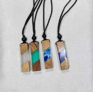 Collier pendentif rectangulaire en résine et bois fait main de qualité supérieure avec serti clos, multicolore, tendance, unisexe, idéal pour un cadeau ou un usage quotidien - Product Image 3