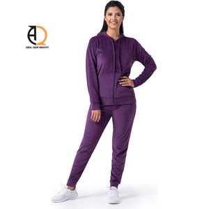 Ensemble de survêtement personnalisé pour femme en nylon, coupe-vent léger, sans couture, avec logo, pour l'été (hoodie et short) - Product Image 1