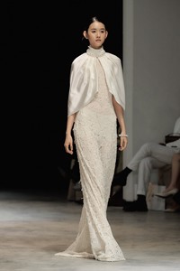 Vêtements pour femmes en gros, ODM, CALLISTA COCOON CAPE, élégant, satin Mison, 89% triacétate - 11% polyester, ensembles pour femmes - Product Image 2