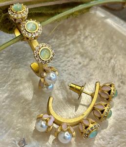 Pendientes de Latón Chapado en Oro con Moissanita y Resina Epoxi de la Mejor Calidad para Mujeres y Niñas, Colección para Fiestas y Eventos Nocturnos - Product Image 2