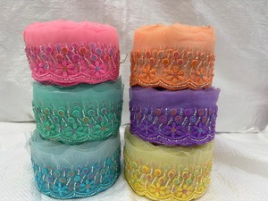 Bordure en dentelle de tulle brodée florale rose, orange, violette, verte, bleue, jaune pour la confection de robes et projets de bricolage - Product Image 4
