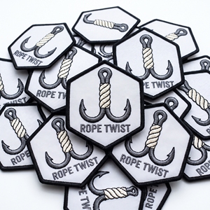 Patch brodé personnalisé de fabricant de ciseaux de forge maritime pour la pêche au baleinage, motif bouclier - Product Image 4