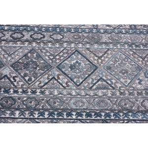 Tapis géométrique gris-bleu vintage – Motif tribal d'inspiration persane vieilli avec motifs diamant et médaillon - Product Image 5