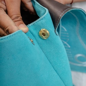 Mini-sacs à dos vintage pour femmes en cuir véritable bleu ciel, avec motif de coutures style western, design sculpté, imperméables, antivol, avec fermeture éclair et rabat - Product Image 6