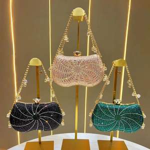 กระเป๋าเดินทางงานฝีมือสุดพิเศษสำหรับเจ้าสาว ดีไซน์เนอร์ออกแบบ ปักลายสไตล์คลาสสิก รูปทรงโมเสก ปรับแต่งได้ หลากสี สำหรับงานปาร์ตี้กลางคืน M/S - Product Image 1