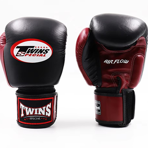 นวมชกมวยคู่สีดำและสีแดงเลือดหมู ปรับสายรัดได้ด้วยตีนตุ๊กแก หนังแท้ สำหรับฝึกซ้อมและแข่งขัน อุปกรณ์ออกกำลังกาย มวยไทย - Product Image 1