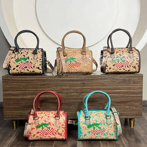 Sacs de voyage unisexes en cuir floral gravé style vintage, sacs fourre-tout moyens, sacs à bandoulière, sacs à main Speedy pour femmes - Product Image 2